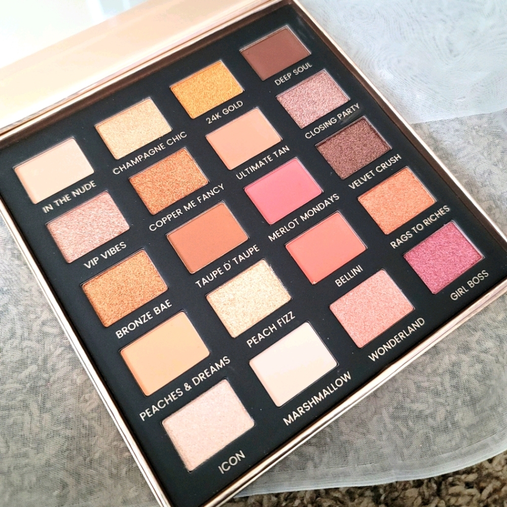 Iconic London Eyeshadow Palette.